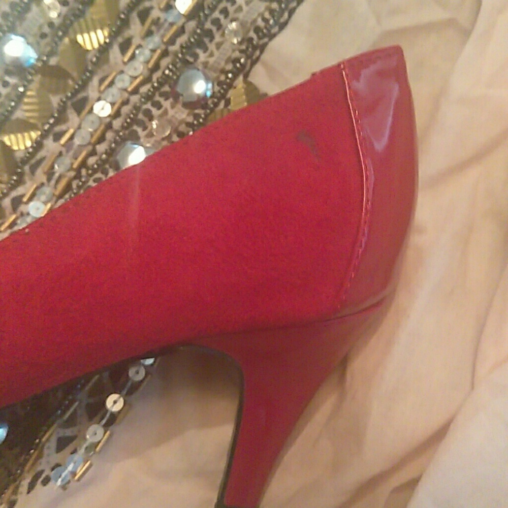 Red Heels - Picture 5 of 5